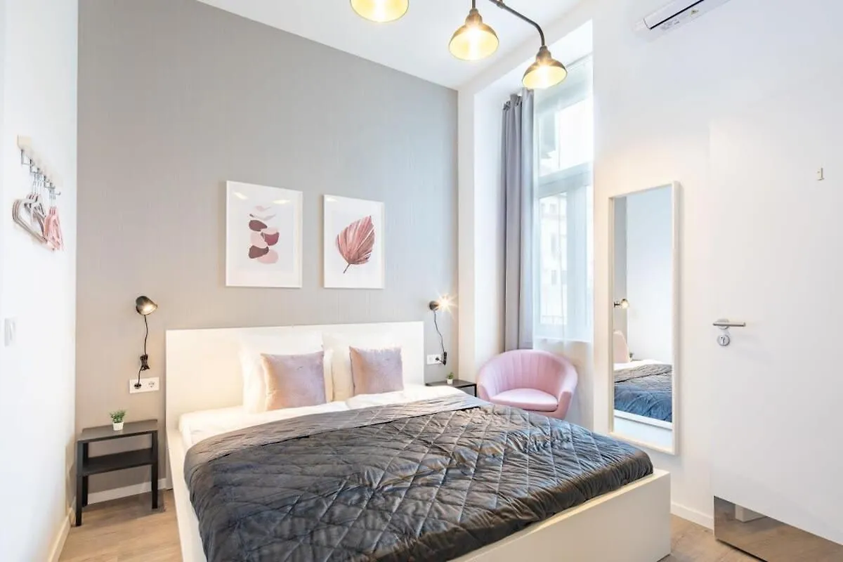 Extreme Central - Modern Mini Studio Budapest